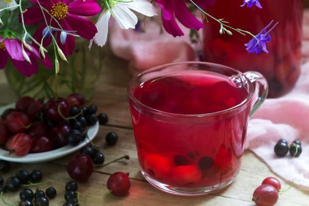 Berry compote in a hurry