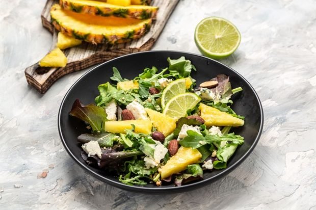 Salad with pineapples, cheese and herbs