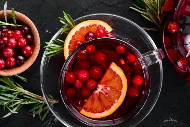 Compote of cranberries, apricots and oranges