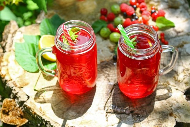 Berry compote with basil