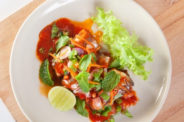 Salad with canned fish in tomato