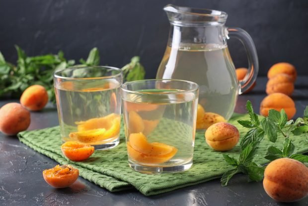 Apricot compote with mint is a simple and delicious recipe, how to cook step by step