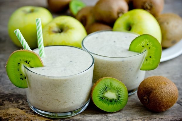 Fruit smoothie with kefir 