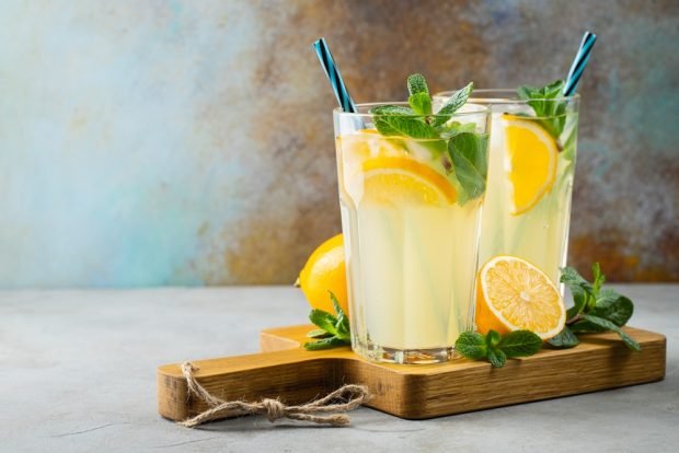 Homemade lemonade with mint 