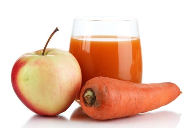 Apple and carrot juice 