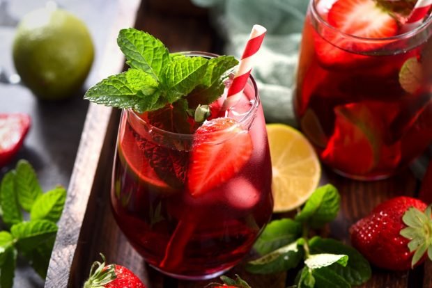 Strawberry mojito – a simple and delicious recipe, how to cook step by step