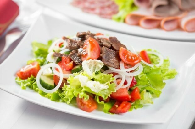 Warm beef salad 