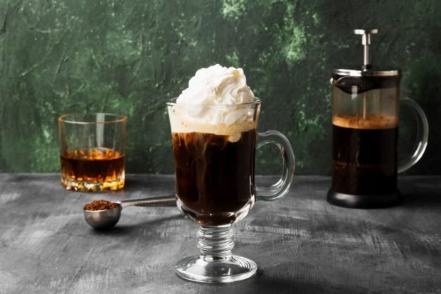 Irish coffee is a simple and delicious recipe, how to cook step by step