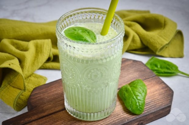 Smoothie with banana and spinach – a simple and delicious recipe with photos (step-by-step)