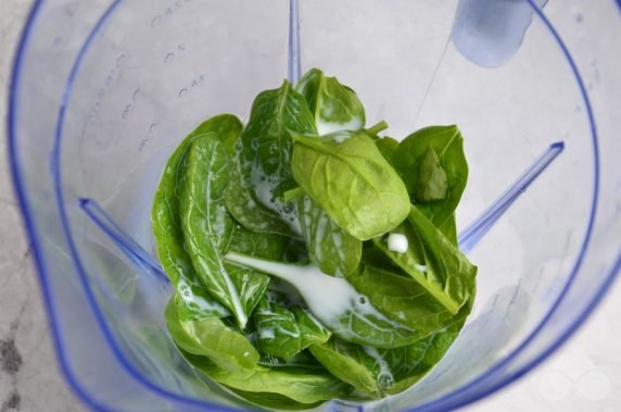 Smoothie with banana and spinach: photo of recipe preparation, step 3