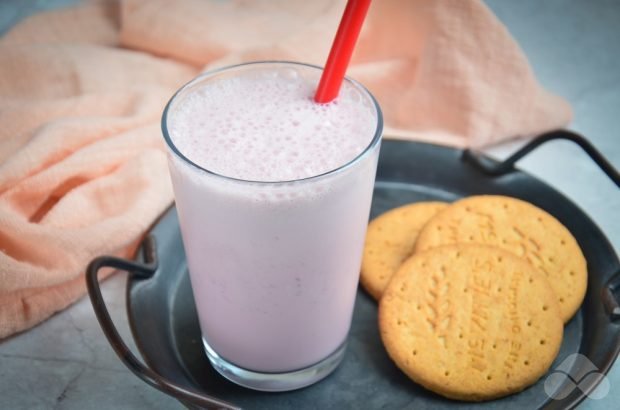 Milkshake with strawberries – a simple and delicious recipe with photos (step-by-step)