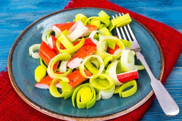 Salad with crab sticks and leeks