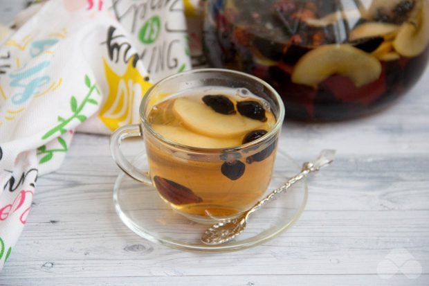 Tea with rosehip, apple and cinnamon