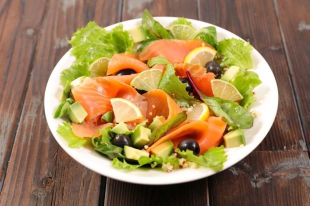 Light salad with salmon, avocado and olives – a simple and delicious recipe, how to cook step by step