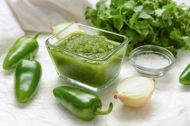 Green salsa sauce is a simple and delicious recipe, how to cook step by step