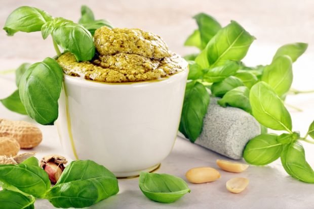 Pesto sauce with peanuts – a simple and delicious recipe, how to cook step by step