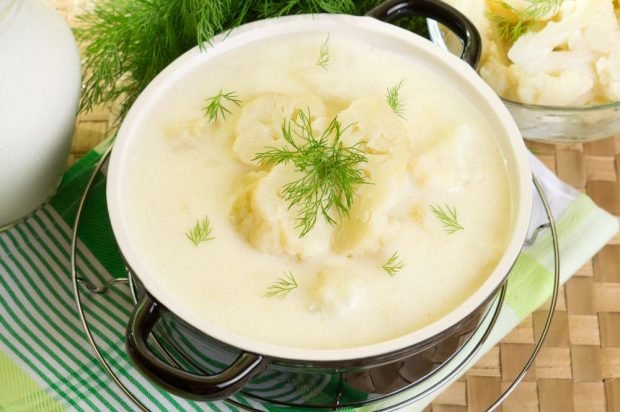 Milk soup with cauliflower and potatoes 