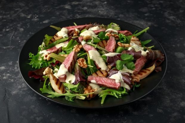 Meat salad with beef, pears and walnuts