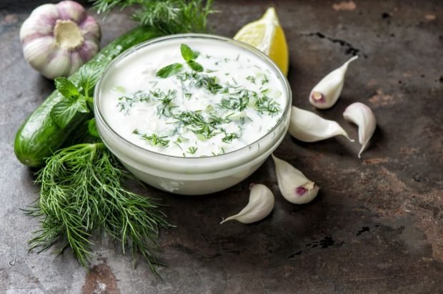 Tzatziki made of sour cream and fresh cucumbers – a simple and delicious recipe, how to cook step by step