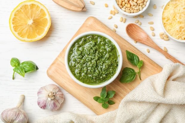 Basil and parsley pesto sauce in a mortar is a simple and delicious recipe, how to cook step by step