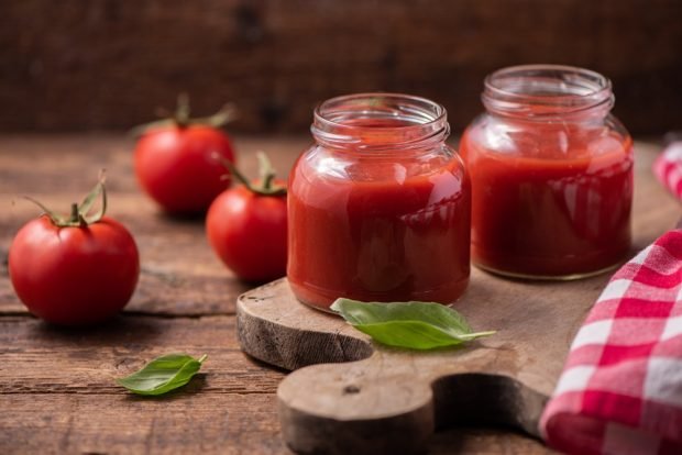 Ketchup with apples and plums is a simple and delicious recipe, how to cook step by step