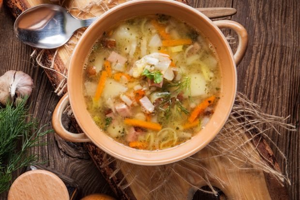 Pea soup with cabbage