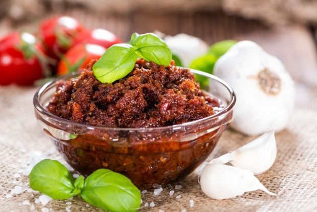 Dried tomato pesto – a simple and delicious recipe, how to cook step by step