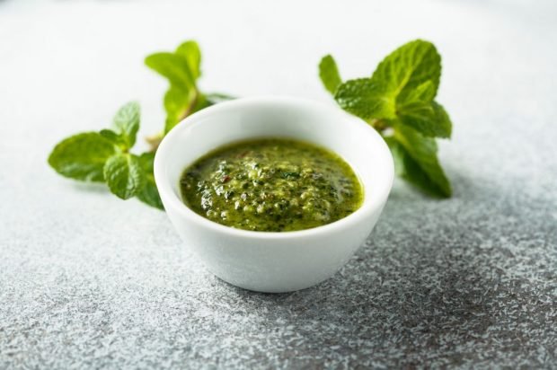 Mint sauce with cilantro and garlic – a simple and delicious recipe, how to cook step by step