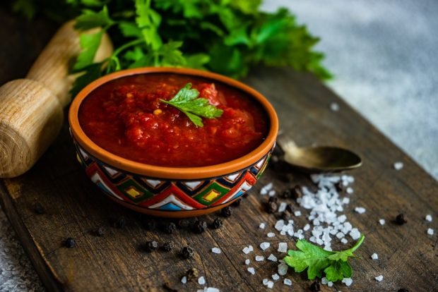 Satsebeli sauce from tomatoes in Georgian