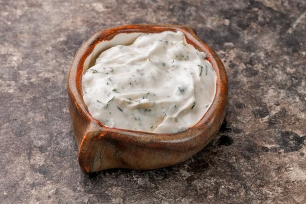 Creamy garlic sauce for meat 