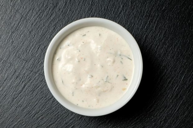 White shawarma sauce 