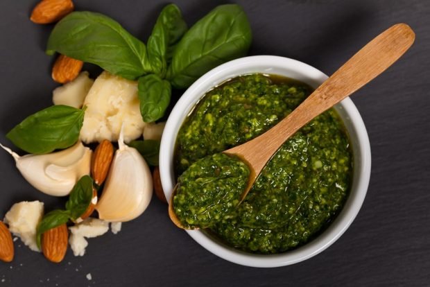 Pesto sauce with almonds