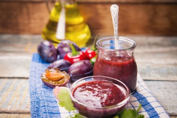 Tkemali with apples and plums