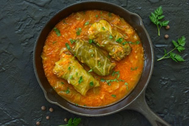 Sweet and sour sauce for cabbage rolls 