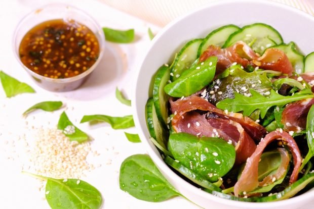 Salad with cucumbers and ham