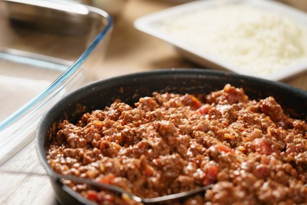 Bolognese sauce for lasagna is a simple and delicious recipe, how to cook step by step