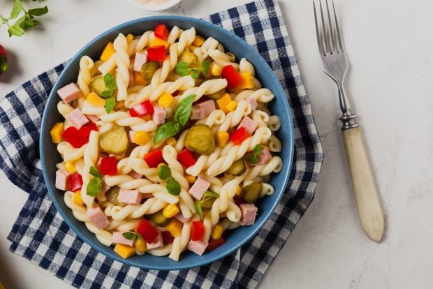 Salad with pasta, ham and pickled cucumbers