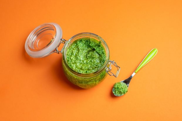 Lean pesto sauce is a simple and delicious recipe, how to cook step by step