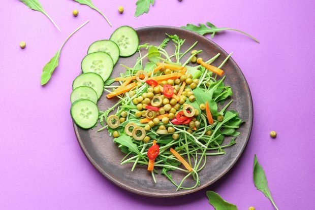 Salad with arugula and green peas is a simple and delicious recipe, how to cook step by step