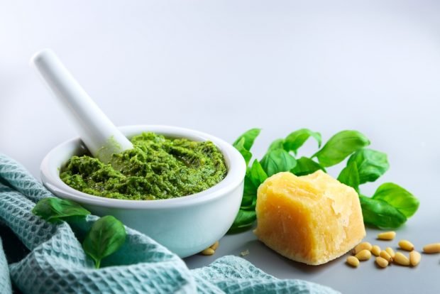 Pesto sauce with pine nuts