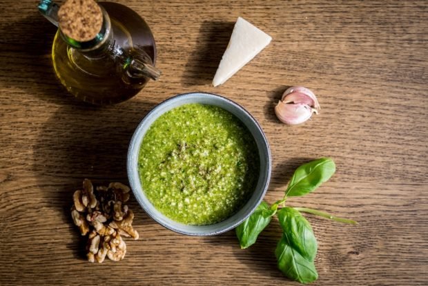 Pesto sauce with walnuts and basil