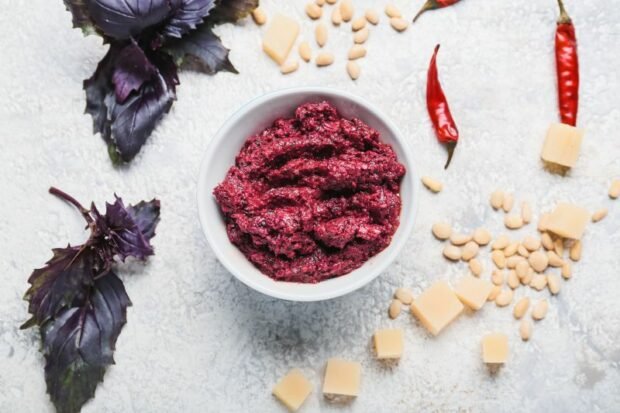 Purple basil and pine nuts pesto 