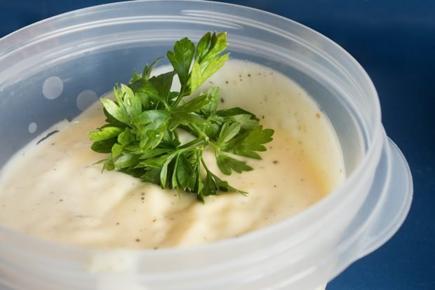 Creamy garlic sauce for pizza 