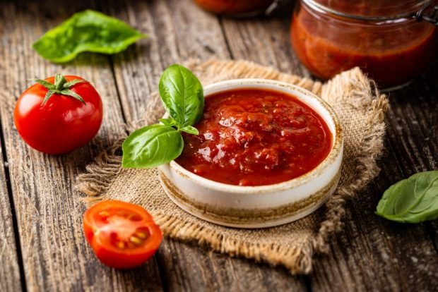 Ketchup with basil 