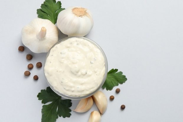 Garlic sauce with sour cream and mayonnaise 