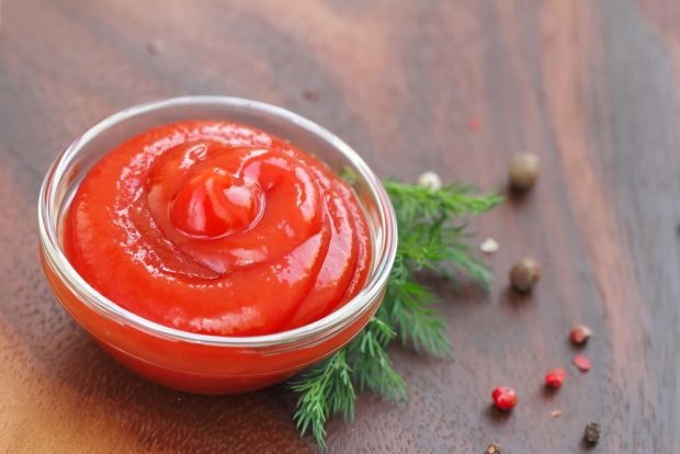 Ketchup with apples is a simple and delicious recipe, how to cook step by step