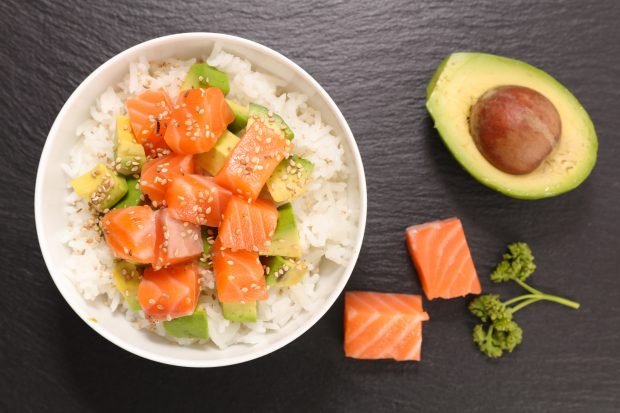 Poke with salmon, avocado and rice