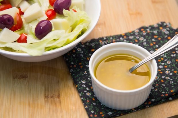 Honey mustard salad sauce