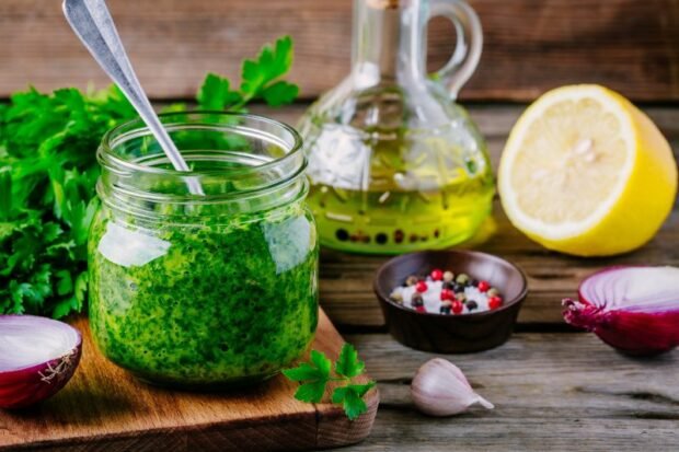 Latin American chimichurri sauce is a simple and delicious recipe, how to cook step by step