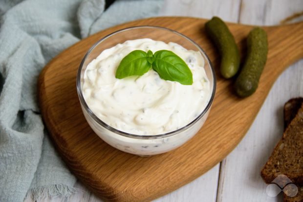 Tartare sauce with capers and pickles